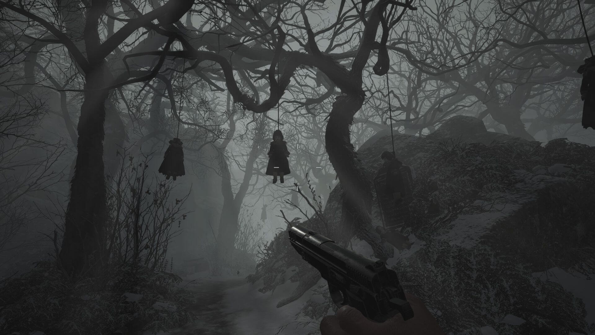Resident Evil Village - Bambole per nulla inquietanti appese agli alberi verso la casa di Beneviento
