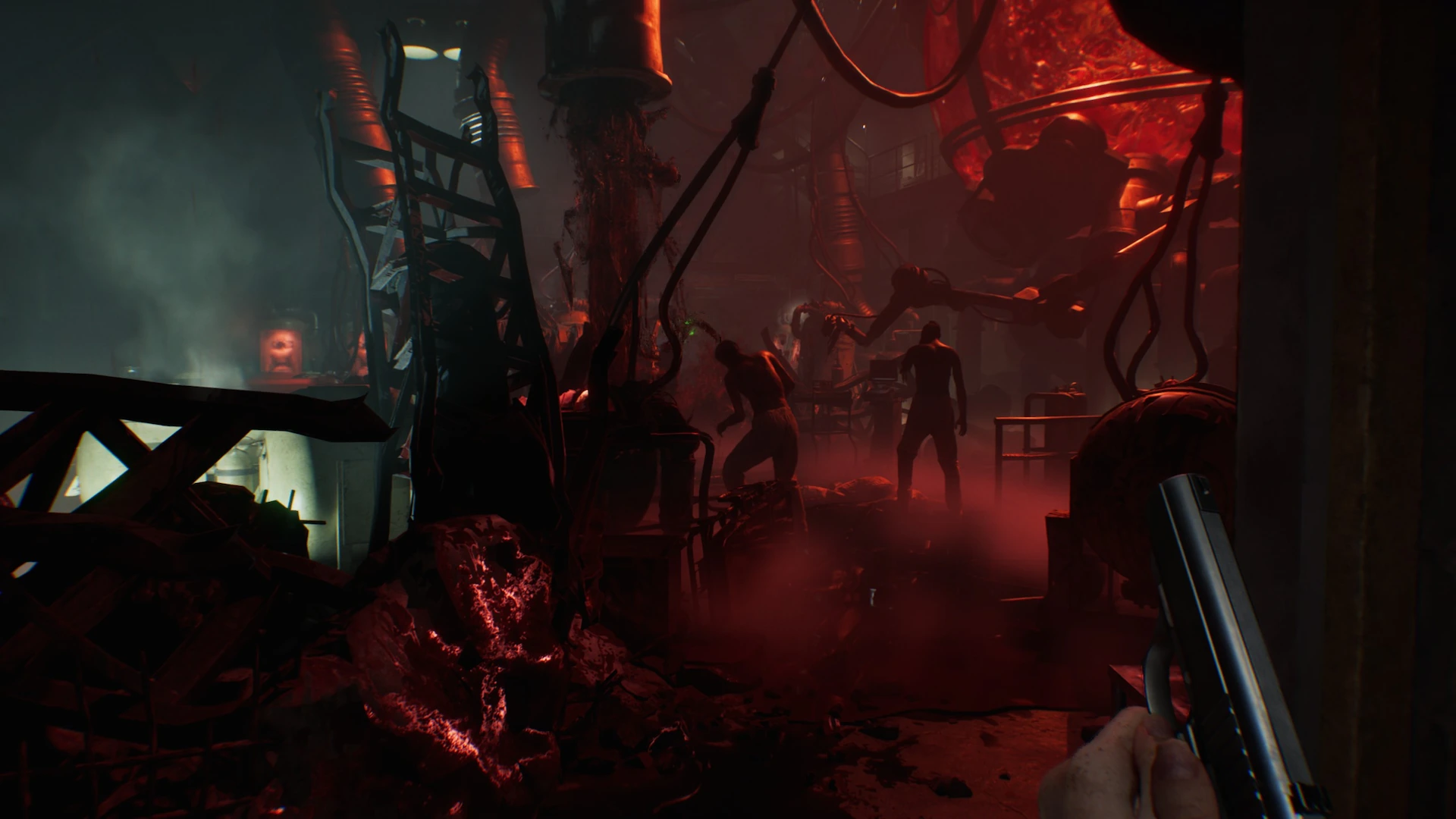 Resident Evil - Requiem - un laboratorio sotterraneo in cui si sono appena svegliati gli zombie dalle loro celle. La luce rossa delle sirene illumina la stanza.