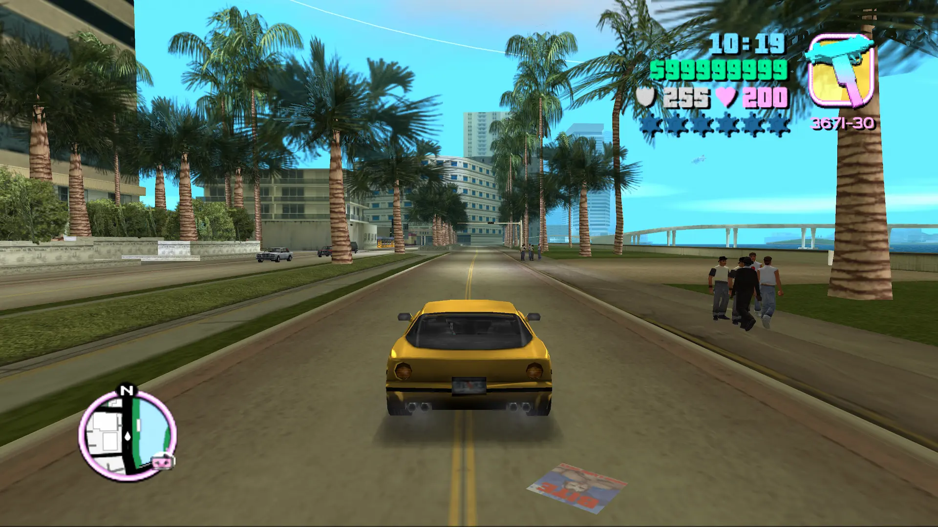 GTA: Vice City - macchina gialla che corre vicino alla spiaggia
